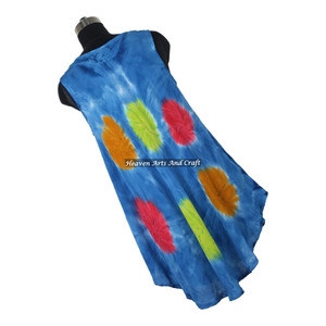 Robe longue d'été tendance pour les stations balnéaires, sans manches, en rayonne douce, style parapluie, motif tie-dye coloré pour femme - Product Image 3