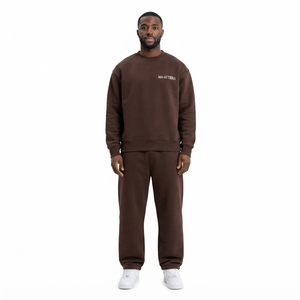 Conjunto de Sudadera y Pantalones Deportivos para Hombre, Color Marrón Sólido, Cuello Redondo, Ropa Casual Urbana, Conjunto Deportivo Holgado, Logotipo Personalizado - Product Image 1