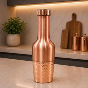 Bouteille d'eau en cuivre pur, forme ergonomique courbée, finition martelée unie, anti-fuite, gourde ayurvédique pour le sport - Product Image 4