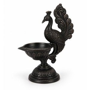 Diya en laiton noir mat antique motif paon – Vente en gros |   Lampe à huile artisanale - Product Image 1