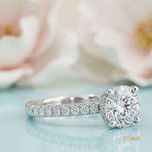 Anillo Personalizado de Oro Amarillo de 18K con Corte Cojín, Diamante Cultivado en Laboratorio de 0.74CT, Claridad VVS2, Certificado IGI, Corte Excelente - Product Image 2