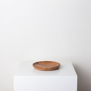 Plateau rond classique en bois d'acacia massif, résistant au lave-vaisselle, fait main, pour la présentation des aliments, idéal pour les entreprises, la maison, la table et les restaurants. - Product Image 6