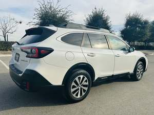 Subaru Outback Premium Crossover AWD Usado del 2021 - Product Image 3