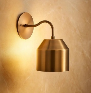 Aplique de Pared Art Deco de Latón Hecho a Mano |   Lámpara de Pared de Diseño Vintage para Oficina en Casa |   Listo para Diwali |   Origen de Uttarakhand - Product Image 1