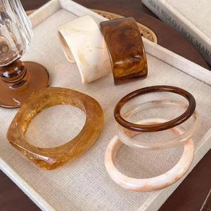 Bracelets en résine avec feuille métallique intégrée, bijoux faits main de luxe pour femmes, accessoires de mode haut de gamme, articles cadeaux élégants - Product Image 4