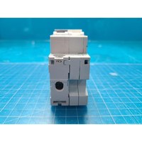 Disjoncteur Merlin Gerin MX+OF/C60N 8A D 26974+24505 à déclenchement par shunt, utilisé comme pièce détachée pour équipement semi-conducteur d'occasion