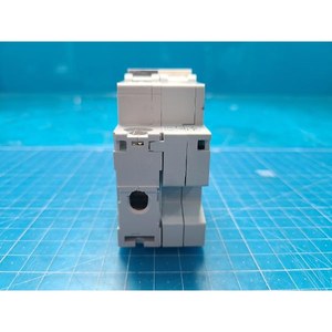 เมอร์ลิน เกอริน MX+OF/C60N 8A D 26974+24505 เซอร์กิตเบรกเกอร์ชนิด Shunt Trip ใช้แล้วตามสภาพเดิม อะไหล่อุปกรณ์เซมิคอนดักเตอร์ยี่ห้อ Legacy - Product Image 2
