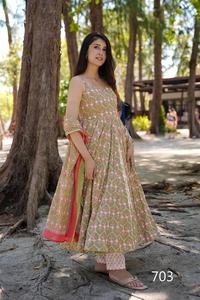 Nuevo Conjunto de Salwar Kameez de Diseñador de 3 Piezas con Estampado Hermoso y Dupatta, Muselina Pura con Estampado Digital, Ropa Formal para Mujer para Todas las Temporadas - Product Image 5