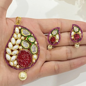 Ensemble de pendentifs en CZ de style princesse Kundan, perle plaquée or 22 carats, certifié IGI, bijoux de mariée tendance, collier et boucles d'oreilles pour mariage indien - Product Image 3