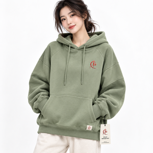 Couleurs personnalisées et tissu polaire de haute qualité, sweat à capuche pour femme, hiver, longueur régulière, épais, manches longues, avec logo sur le devant - Product Image 1