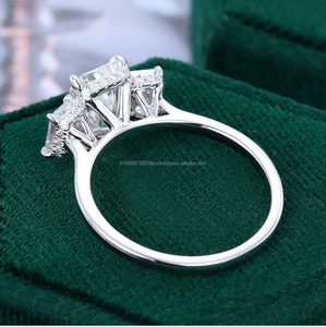 Conjunto nupcial Incoloro Corte radiante Moissanite Aniversario Tres piedras Conjunto de cuatro puntas Anillo de diamantes - Product Image 6