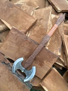 Hache Tomahawk à double lame gravée, manche en acier sculpté, poignée en cuir brun, lames en acier forgé, usage camping, qualité industrielle 1 - Product Image 4
