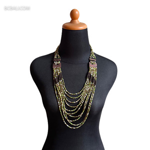 Nuevo collar de cuentas con madera único hecho a mano en Bali por artesanos balineses de alta calidad - Product Image 5