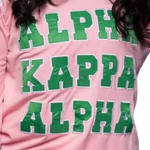 Maillot de hockey unisexe rose et vert coupe oversize avec lettres grecques brodées – Haut streetwear premium - Product Image 4