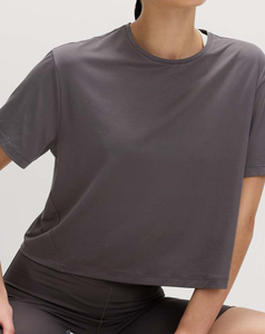 เสื้อครอปท็อปผู้หญิงสั่งตัดพิเศษ ทรงหลวม คอกลม แขนสั้น สีพื้น ผ้าโพลีเอสเตอร์ ระบายอากาศได้ดี ใส่ได้ทุกฤดู สไตล์ลำลอง รุ่นปี 2026 - Product Image 2