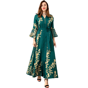 Abaya Maxi Vert Émeraude Brodé pour Femme, Col en V, Manches Trois Quarts, Motif Floral, Coupe Ample, en Rayonne, Mode Islamique - Product Image 1