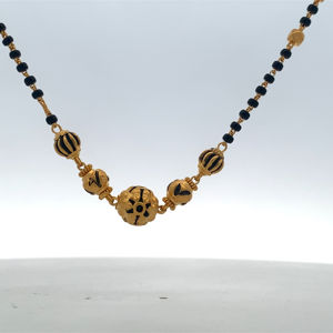 Mangalsutra de Oro Antiguo de 22K con Sello BIS - Collar Tradicional Hecho a Mano con Cuentas Negras en Oro Amarillo 916 - Product Image 4