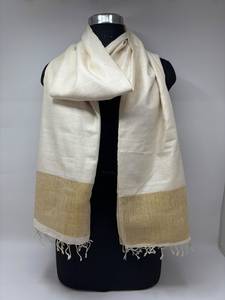 Tissu indien artisanal en soie Matka, tissé à la main, à texture riche, effet slub naturel, tombé élégant, idéal pour les saris et les vêtements. - Product Image 2