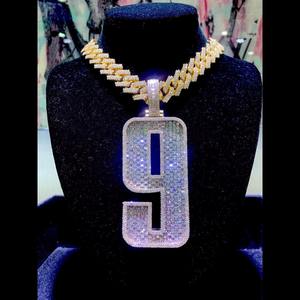 Breloque personnalisable en argent sterling plaqué or jaune 14 carats avec diamant taillé en lettre de 4 carats pour occasions spéciales - Product Image 4