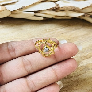 Bague en laiton plaqué or 18 carats pour femme, design élégant, pierre de lune, style bohème, motif étoile géométrique, bijoux célestes délicats, vente en gros/OEM/ODM - Product Image 3