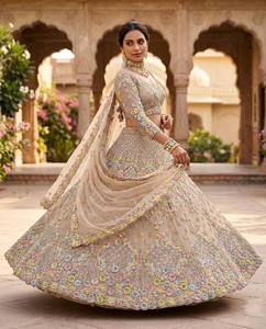Conjunto de Lehenga Verde Bordado con Flores y Cuentas, Vestido Estilo Bollywood con Dupatta para Ceremonia de Boda - Product Image 3