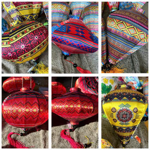 Lanterne traditionnelle artisanale en bambou de soie motifs vibrants peints décor pour les festivals et les célébrations asiatiques - Product Image 6