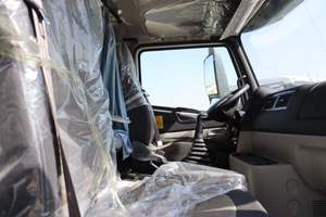 Prêt à être expédié : Camion industriel SINOTRUK HOWO 6X4 2025, neuf, OEM/ODM personnalisé, garantie 3 ans, construction en acier - Product Image 4