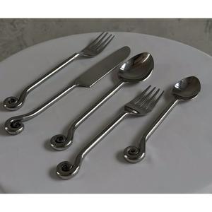 Juego de Cubiertos de Acero Inoxidable de Alta Calidad, Juego de Tenedores, Cuchillos y Cucharas para la Mesa, Cubertería Plateada con Acabado Espejo - Product Image 3