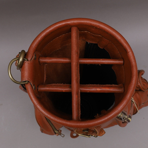 กระเป๋ากอล์ฟหนังโลโก้แบรนด์สั่งทำพิเศษสำหรับขายออนไลน์ ดีไซน์ใหม่ กันน้ำ หนัง PU น้ำหนักเบา พกพาสะดวก - Product Image 3