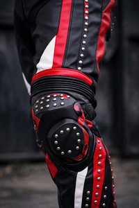 ชุดขับขี่มอเตอร์ไซค์หนังสีดำแดงแบบยูนิเซ็กซ์  แบบเต็มตัวชิ้นเดียว - Product Image 4