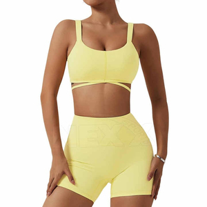 Ensemble de yoga nouveau style, prix bas, design personnalisé, ensemble de yoga pour femme, vêtements de sport à séchage rapide, ensemble de yoga pour femme fabriqué au Pakistan - Product Image 1