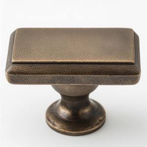Poignée de porte en laiton artisanale, design rond massif, finition vintage pour quincaillerie de porte en bois - Product Image 1