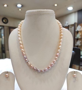 Atractivo conjunto de collar Mala con perlas auténticas de primera calidad y aretes para mujeres y niñas, ideal para bodas y fiestas. - Product Image 1
