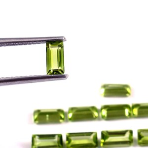 Péridot naturel 4,5x9mm, taille baguette, facetté, calibré, pierre précieuse certifiée, pour la fabrication de bijoux, fournisseur en gros - Product Image 2