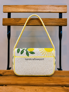 Sac à bandoulière de luxe floral perlé de qualité supérieure |   Sac à main pour femme fait main |   Fermeture à rabat classique |   Sac à main de créateur sécurisé - Product Image 2