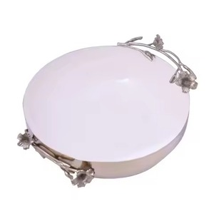 Bol de service au design unique en acier inoxydable, ensemble pour chips et trempettes, avec cadre en laiton motif feuille de chêne, pour les fêtes - Product Image 3