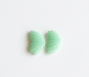 Pierre précieuse naturelle en aventurine verte sculptée en forme d'aile de papillon, vente en gros de pierres naturelles vertes - Product Image 2
