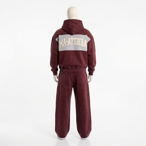 Conjunto de Sudadera con Capucha y Pantalones Anchos para Hombre, Color Borgoña Crema, Lavado Ácido, Diseño Gráfico con Paneles en Contraste, Ropa Deportiva Urbana, Personalizable OEM - Product Image 4