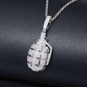 Colgante con Forma de Granada de Hiphop con Moissanita VVS D, Plata 925 y Acabado en Oro de 18K, Regalo de Joyería para Él y Ella - Product Image 3