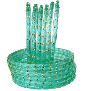 Ensemble de bracelets en verre goutte de pluie finition brillante de qualité supérieure, bijoux traditionnels élégants pour mariages et événements festifs, en vente - Product Image 1