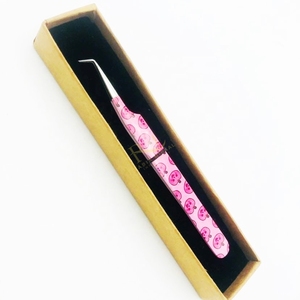 Pince à cils argentée avec embout brillant et rose, pour Halloween, à 90 degrés, pour volume intense / Emballage individuel en boîte jaune - Product Image 3