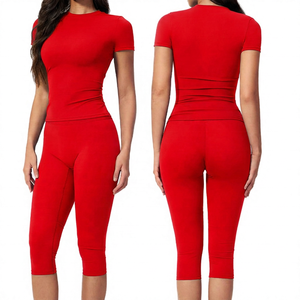Ensemble de yoga 2 pièces pour femme, haut à manches courtes et pantalon taille haute mi-mollet, en Spandex et Polyester, col rond - Product Image 4