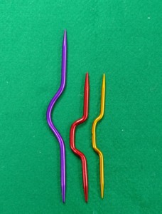 AA0252 Ensemble de 3 aiguilles à coudre pour câbles, en aluminium, couleurs violet, rouge et or - Product Image 4