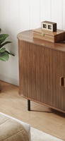 Meuble de rangement à deux portes en bois massif fait main, finition marron, design à panneaux plats, idéal pour le salon ou l'entrée.
