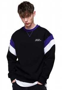 เสื้อสเวตเชิ้ตคอกลมสีดำทรงโอเวอร์ไซส์สำหรับผู้ชาย ยี่ห้อ ONETEN APPAREL รุ่น 10  ผ้าถักเนื้อฝ้าย สไตล์ลำลอง - Product Image 4