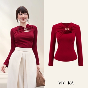 เสื้อถักไหมพรมสีแดงสำหรับผู้หญิง แขนยาว คอวี แต่งกระดุม ดีไซน์เข้ารูป ยืดหยุ่นได้ เสื้อครอปสไตล์ลำลองสำหรับฤดูใบไม้ร่วง รุ่น SIENNA - Product Image 1