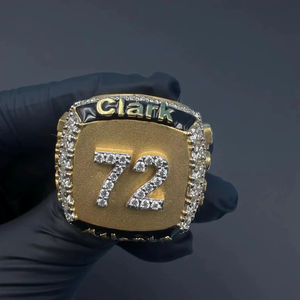 Anillo de Diamantes de Lujo para Raperos, Plata de Ley 925 y Chapado en Oro de 14K, Letra de Campeonato con Diamantes VVS, Certificado IGI - Product Image 1