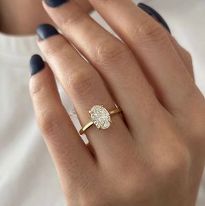 Anillo de Compromiso Solitario de Diamante Cultivado en Laboratorio de Corte Ovalado de 2 Quilates, Oro de 14K, Elegante Joya de Boda, Regalo para Ella - Product Image 1
