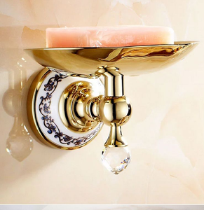 Porte-savon mural doré avec un pendentif en cristal et une base en céramique florale bleue, disponible à prix de gros. - Product Image 1