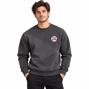 Estilo y Comodidad: Materiales que Aportan Diseños Frescos a tu Gama de Ropa. Presentamos esta Sudadera para Hombre, una de las Más Vendidas. - Product Image 1